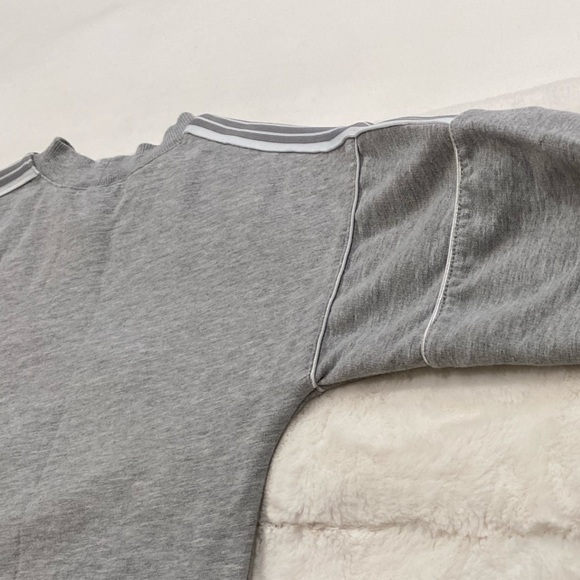 No Boundries Sweatshirt - with HEART DESIGN on Front - Picture 6 of 10